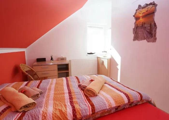 Elegant And Stylish Retreat With Terrace - Three Bedroom With Terrace *