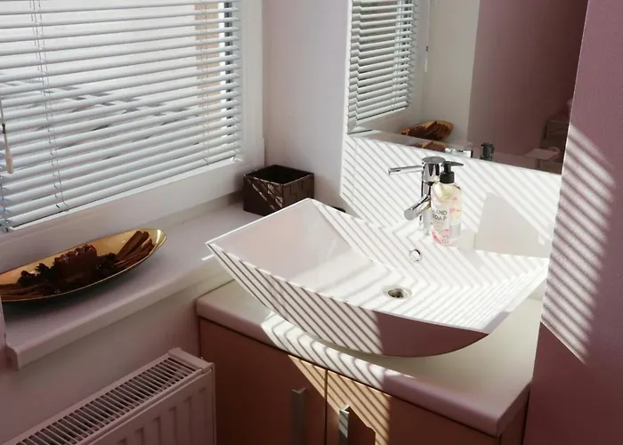 Elegant And Stylish Retreat With Terrace - Three Bedroom With Terrace Apartamento *