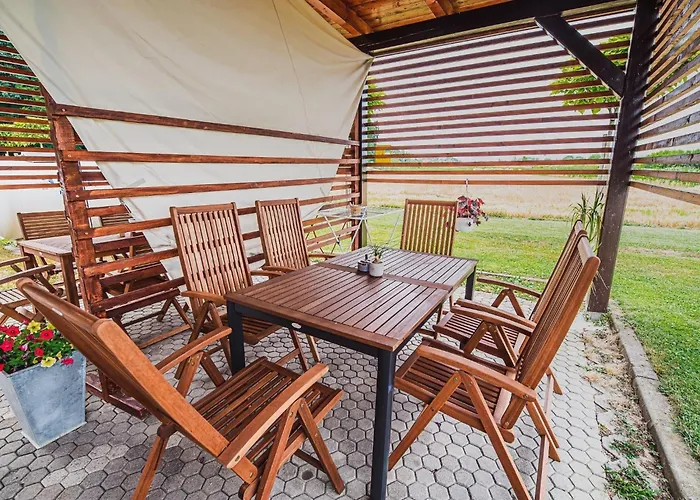 Elegant And Stylish Retreat With Terrace - Three Bedroom With Terrace *