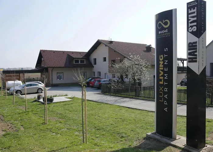 Elegant And Stylish Retreat With Terrace - Three Bedroom With Terrace